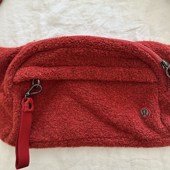 Lululemon On The Beat Belt Bag Sherpa - Picture 8 of 8
